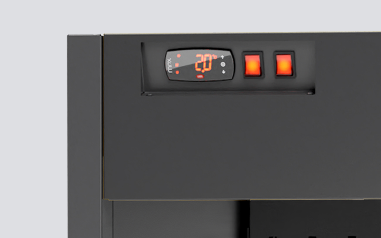 elektroniczny regulator w regale chłodniczym
